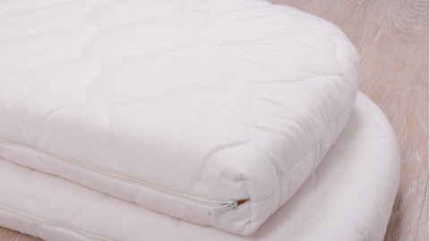 Materac do małego łóżeczka dostawnego piankowy