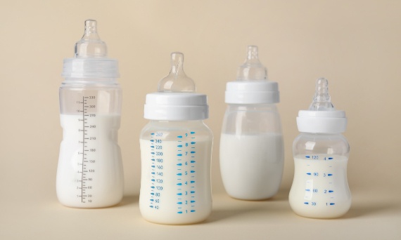 Jak wybrać rozmiar smoczka do butelki niemowlaka?